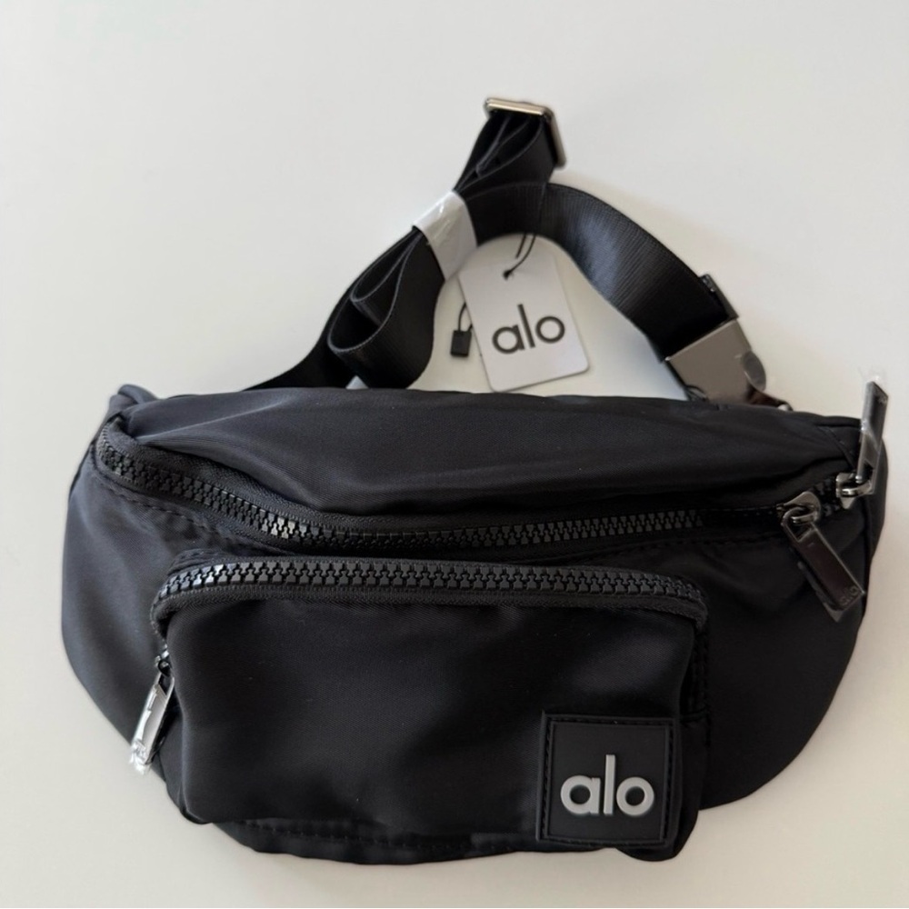 ALO Yoga Black Explorer Bag - Picture 4 of 6